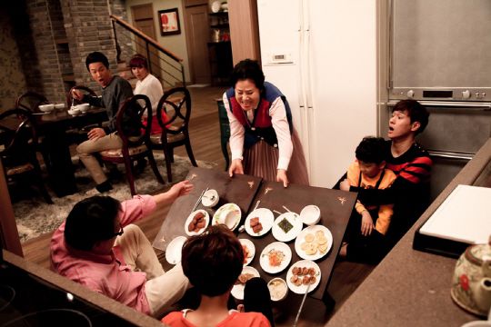 밥상 뒤집기 아줌마 엄마 한상 밥상뒤집기 뒤엎기 빡침