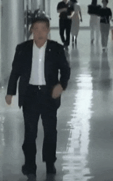 거들먹 팔자걸음 붕짜자 붕짜 나라꼬라지 참 좆같네 신원식