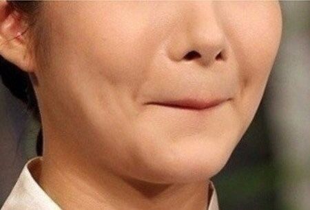 웃참 웃음참기 웃냐 피식 웃음 참기 풋