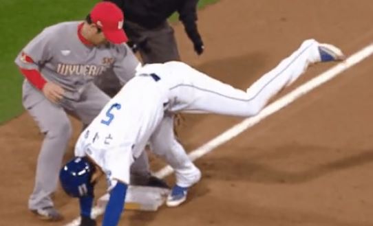 세배 새해 야구 세뱃돈 인사 큰절하는 모습 큰절