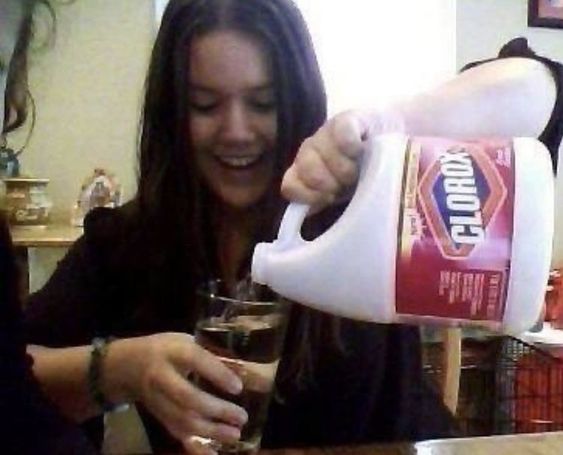 락스 한잔 건배 세제 세탁 주방 용식 소독 한컵