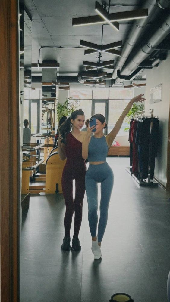 다이어트 살빼기 자극 운동 헬스 몸매 운동짤 레깅스 인증샷 운동자극 동기부여 두명