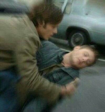 심장 심쿵 심장마비 쓰러짐 허컥 놀람 충격 두근