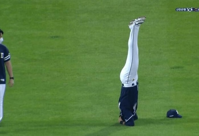 그랜절 야구 선수 강승호 세배 인사 예의 큰절 세뱃돈