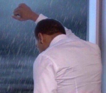 좌절 남자 뒷모습 창문 손올리고 고민 슬픔 사무실 직장인