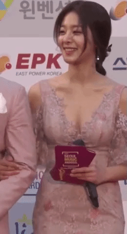 여우짓 여자 예쁜 슴가 팔짱 남자들이 좋아하는 여자의 행동