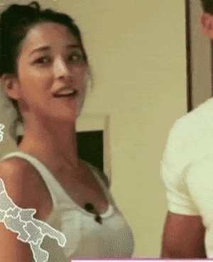 여우짓 여자 예쁜 슴가 팔짱 대표적인 남자들이 좋아하는 여자의 행동