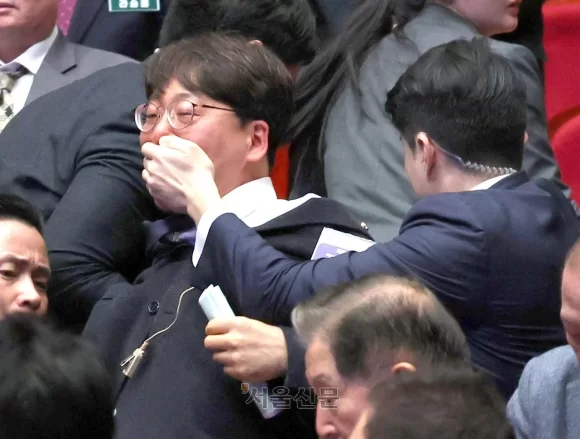 입틀막 정권 윤석열 정부 국회의원 진보당 강성희 끌려 나가는 장면 입막음