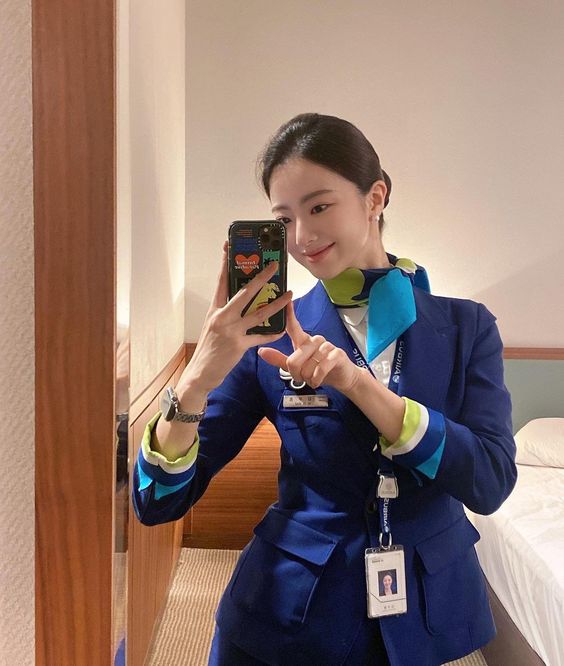 승무원 예쁜 스튜어디스 여객기 비행기 셀카