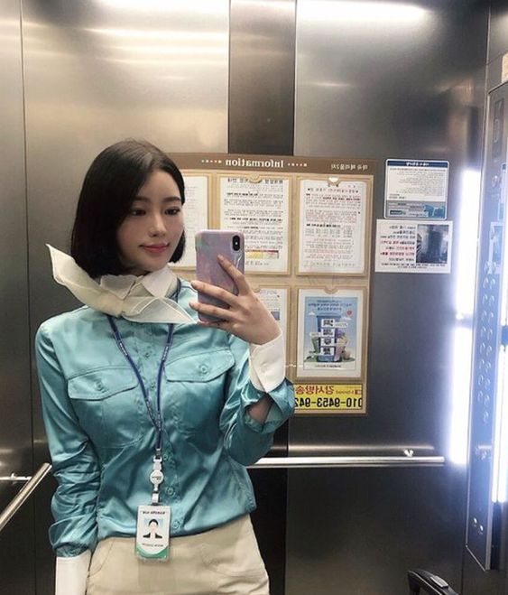 승무원 예쁜 스튜어디스 여객기 비행기 셀카 엘리베이터