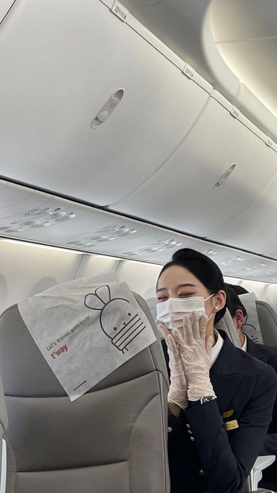 승무원 예쁜 스튜어디스 여객기 비행기 여객기 마스크 셀카