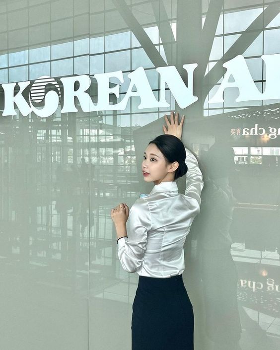 승무원 예쁜 스튜어디스 여객기 비행기 대한항공