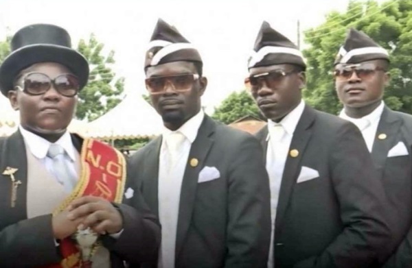 저승 장의사 죽음 관 관짝 춤 댄스 장례