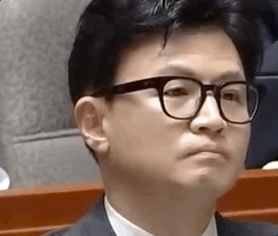 한동훈 눈깔 돌아가는 모습 한동훈짤 정치 깐족