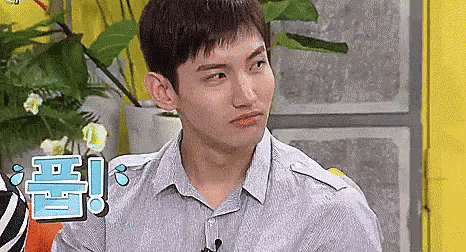 뿜었다 웃음 빵터짐 갑자기 풉