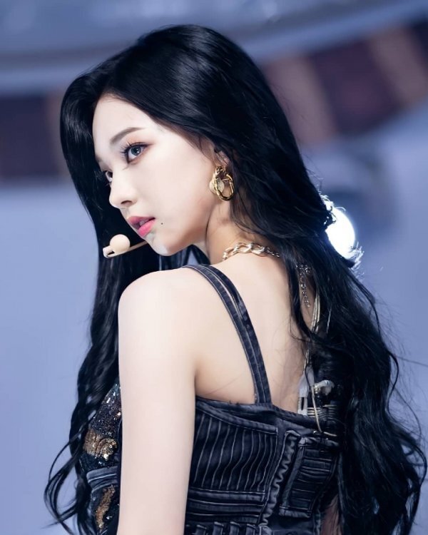 카리나 셀카 AESPA Karina 짤방 여친짤 에스파 예쁜 아이돌 걸그룹 섹시 얼굴 입술 피부