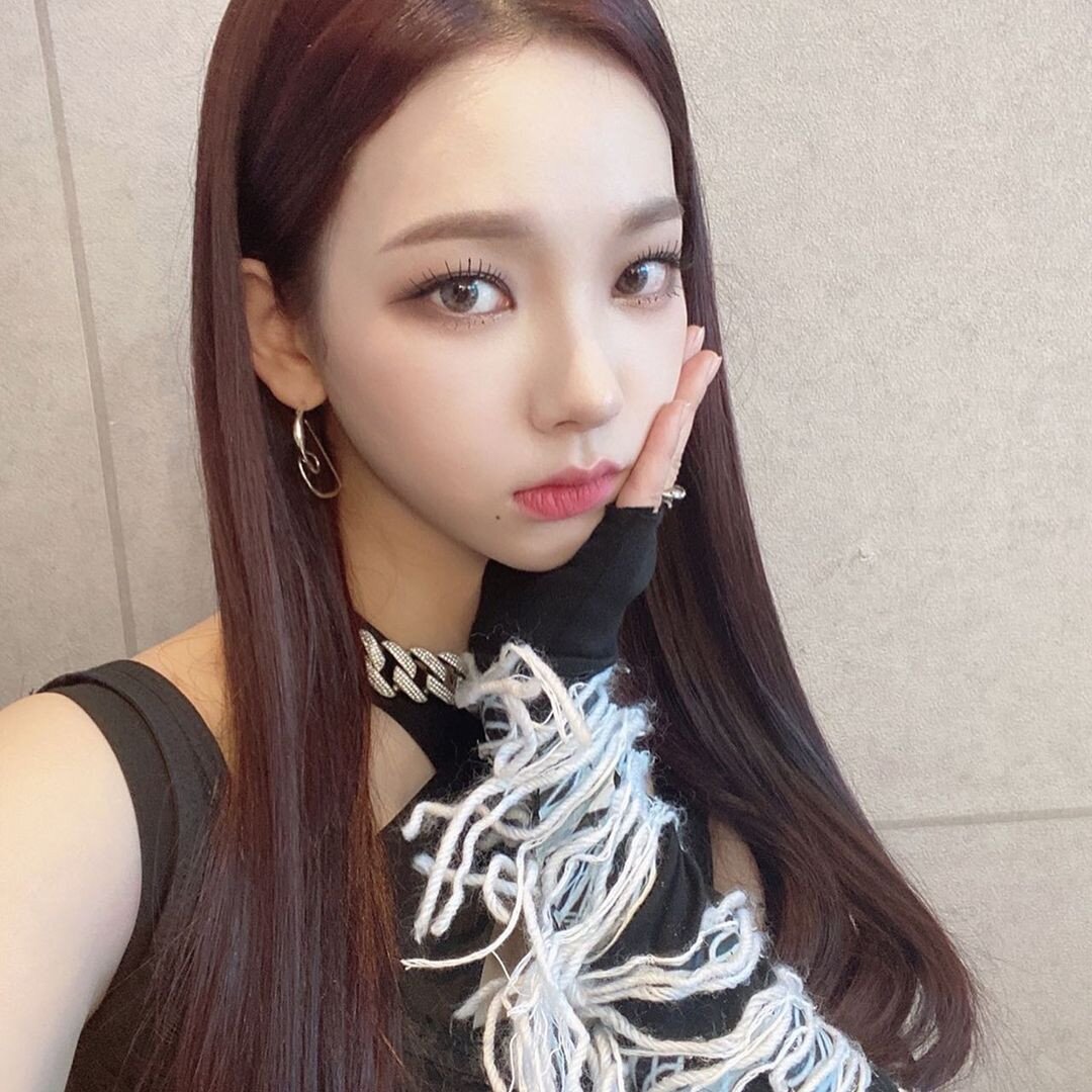 카리나 셀카 AESPA Karina 짤방 여친짤 에스파 예쁜 아이돌 걸그룹 섹시 얼굴 입술 피부