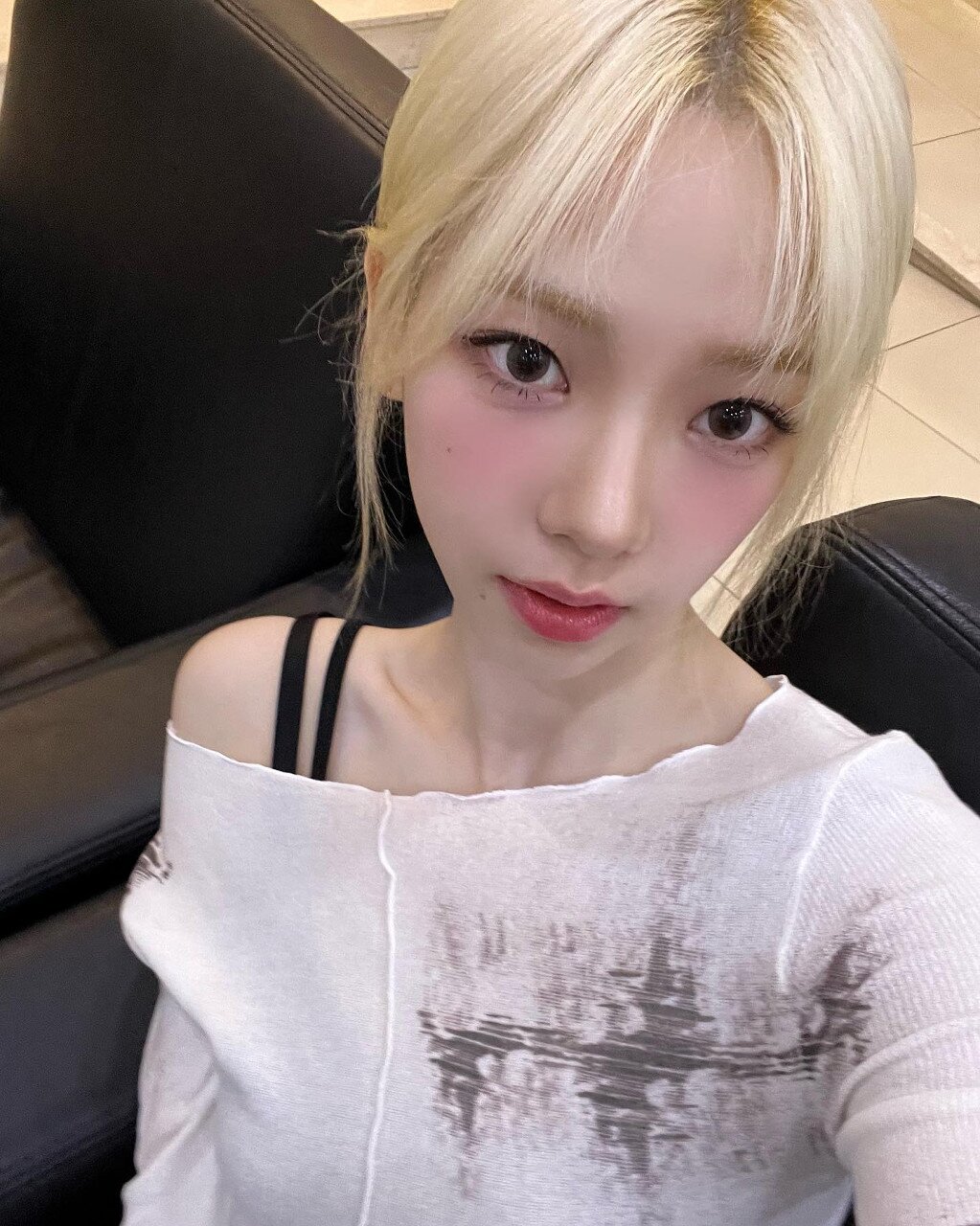 카리나 셀카 AESPA Karina 짤방 여친짤 에스파 예쁜 아이돌 걸그룹 섹시 얼굴 입술 피부