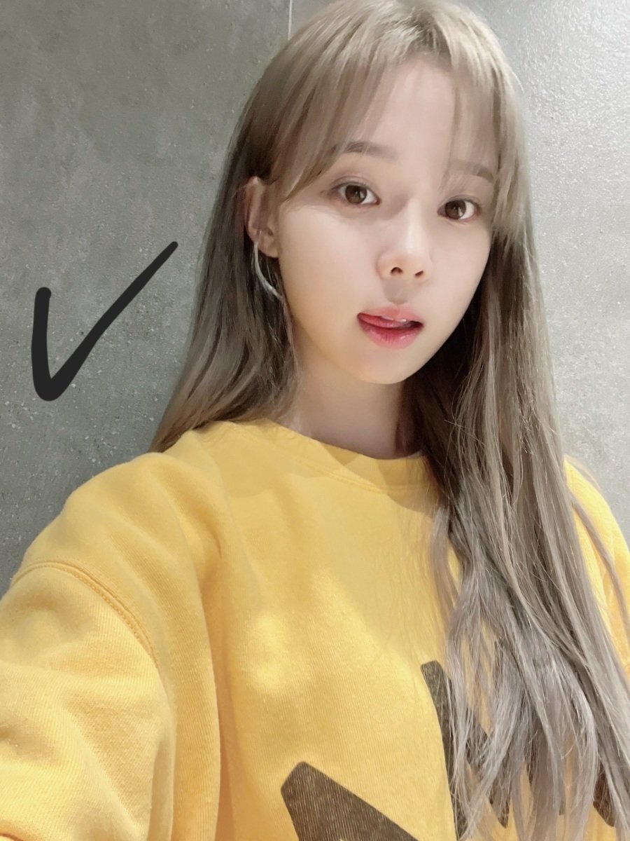 귀여운 모습의 에스파 윈터 셀카 짤방 예쁜 aespa