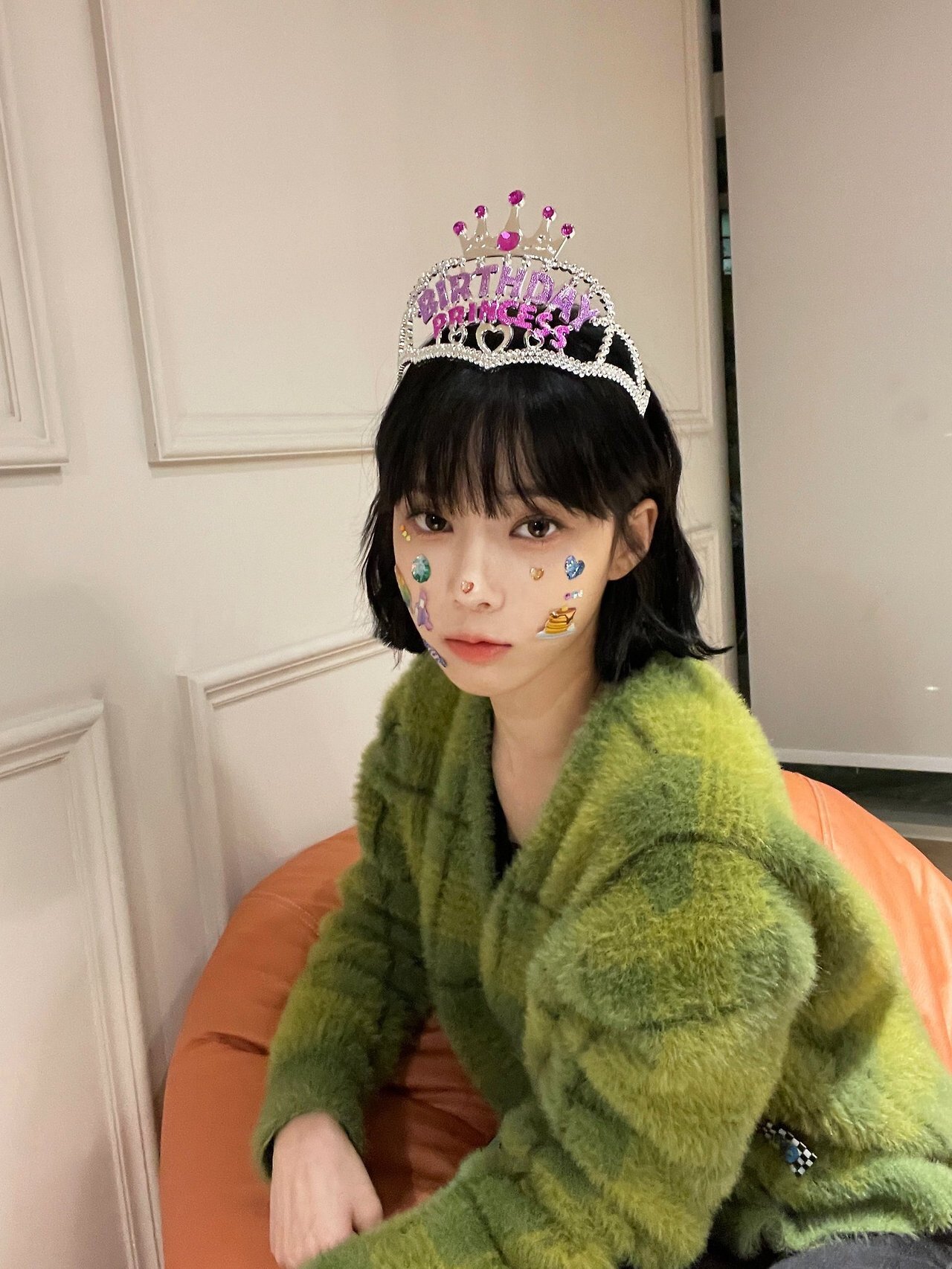 에스파 윈터 공주 왕관 컨셉 셀카 짤방 예쁜 aespa