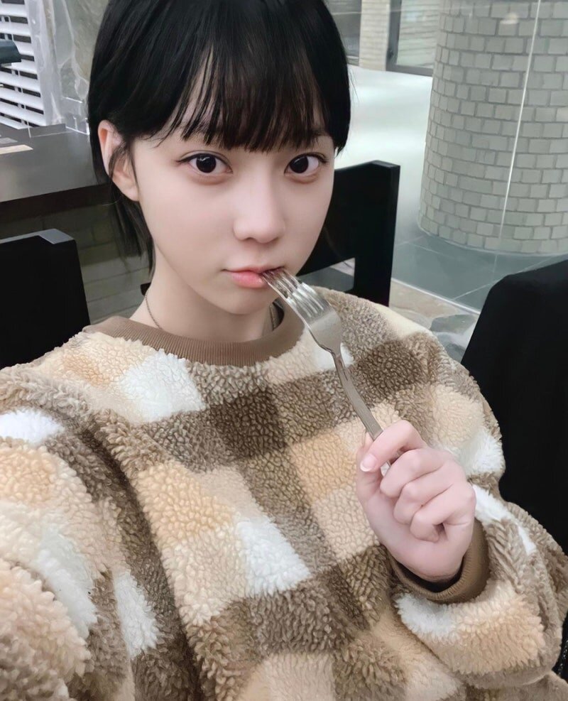 에스파 윈터 민정이 김민정 배고픈 포크 물고 있는 모습 짤방 예쁜 aespa