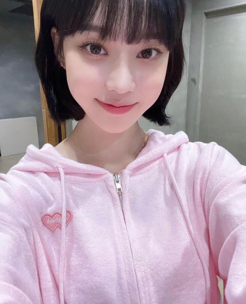 에스파 윈터 민정이 김민정 핑크 하트 미소 짤방 예쁜 aespa