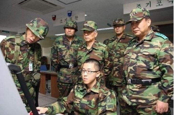 난 누구 여긴 어디 뒤에 별들 군대 짤방