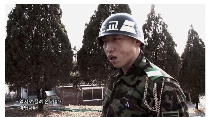 조교 훈련소 억지로 끌려 온 거야 아닙니다 거짓말 군대 짤방