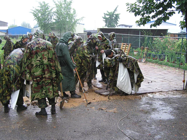 판초우의  PTSD 비오는날 꿉꿉 군대 짤방