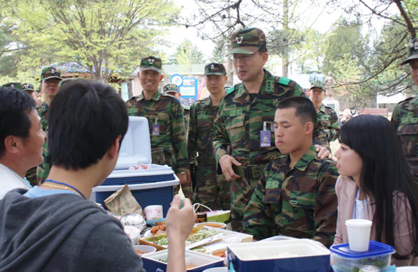 훈련소 오빠 왜 안먹어 무슨일이야 군대 짤방