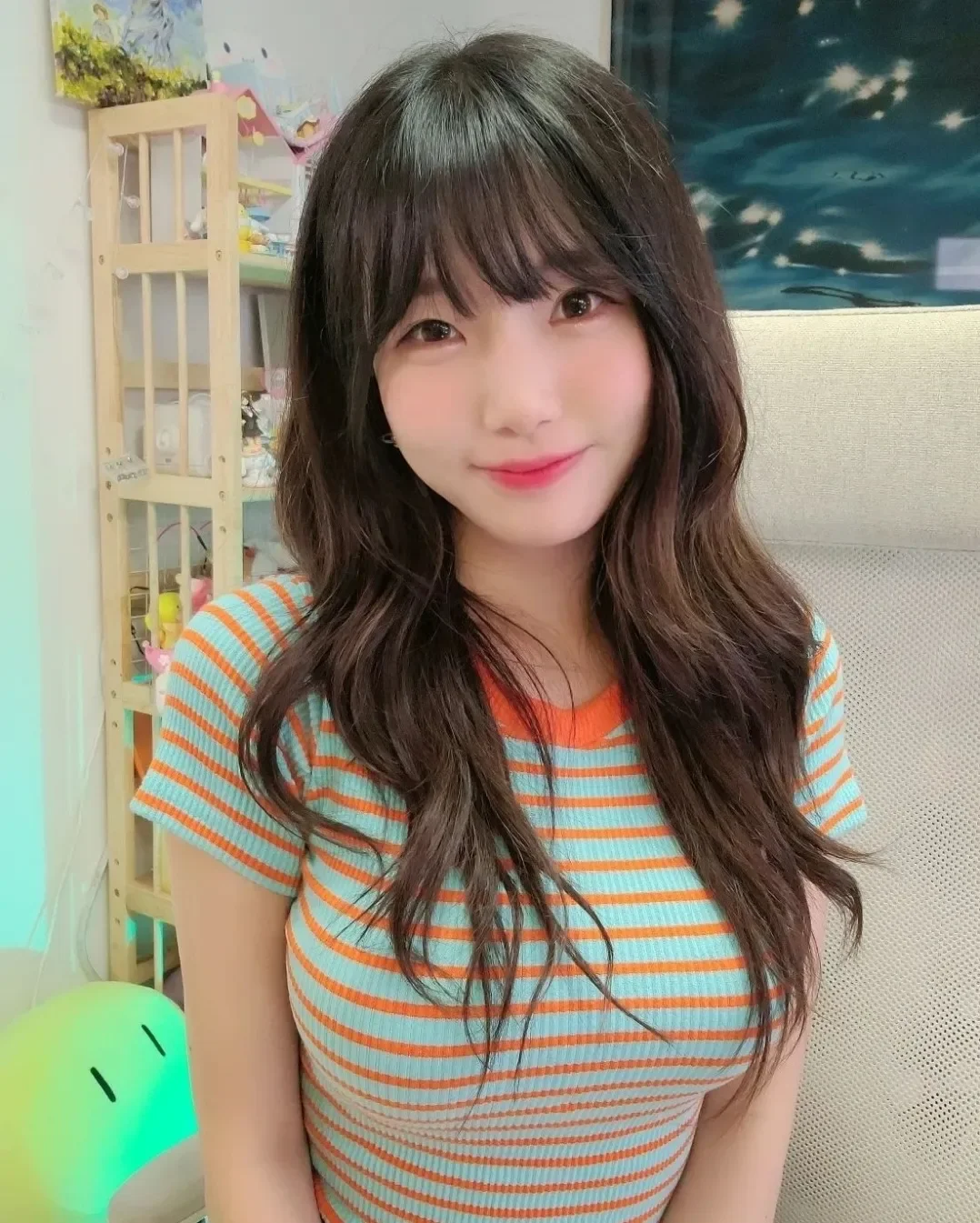 수련수련 치지직 여성 스트리머 방송 영상