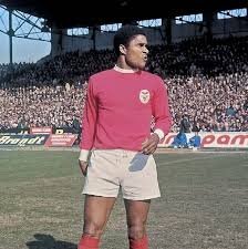 에우제비우 축구 공격수 선수