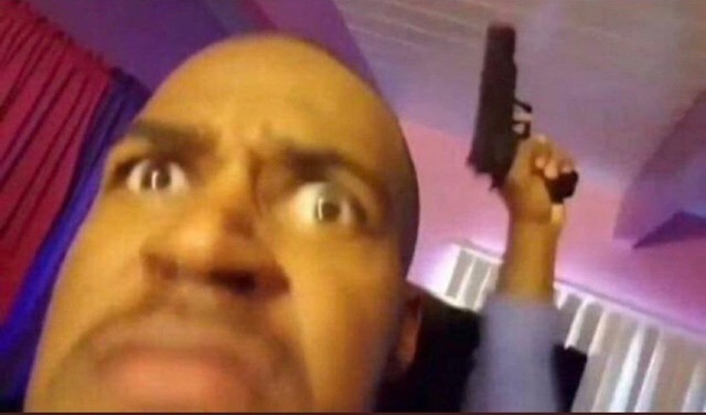 딱대 일로와 권총 맞고싶냐