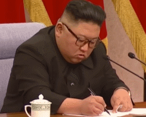 김정은 북한 끌쓰는 모습 종이 연필