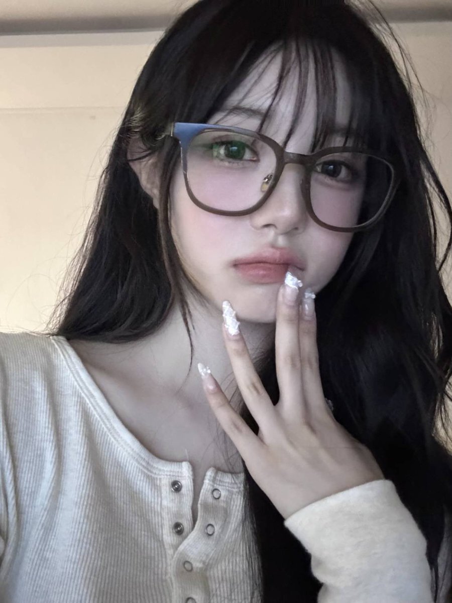 tripleS 김채원 아이돌 걸그룹 Kpop 여자아이돌 셀카