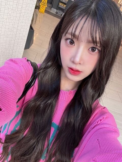 tripleS 니엔 아이돌 걸그룹 Kpop 여자아이돌 셀카