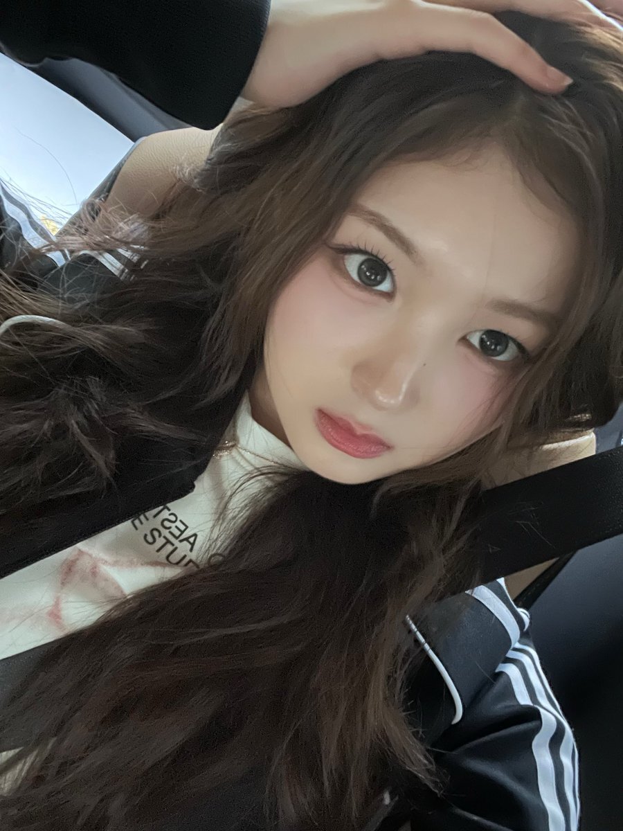 tripleS 주빈 아이돌 걸그룹 Kpop 여자아이돌 셀카