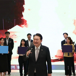 윤석열 대통령 누리호 팻말 만능짤 생성기